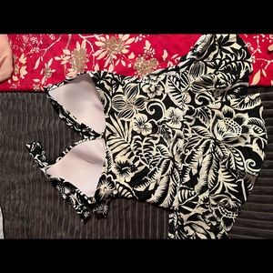 Black and white very cute and stylist suit size 6. Halter top
